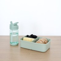 WBSGN_3Sprouts_Recycled_Water_Bottle_Green_Lifestyle_2
